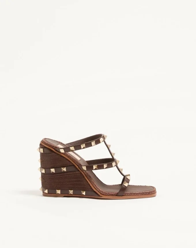Σανδάλια Rockstud Wedge Slide από δέρμα μοσχαριού με κεντημένο σχέδιο Cornely 100 mm Σανδάλια Rockstud Wedge Slide από δέρμα μοσχαριού με κεντημένο σχέδιο Cornely 100 mm