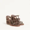 Σανδάλια Rockstud Wedge Slide από δέρμα μοσχαριού με κεντημένο σχέδιο Cornely 100 mm Σανδάλια Rockstud Wedge Slide από δέρμα μοσχαριού με κεντημένο σχέδιο Cornely 100 mm