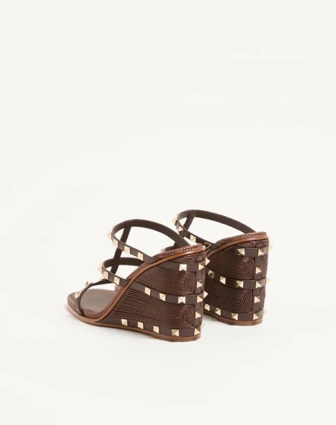 Σανδάλια Rockstud Wedge Slide από δέρμα μοσχαριού με κεντημένο σχέδιο Cornely 100 mm Σανδάλια Rockstud Wedge Slide από δέρμα μοσχαριού με κεντημένο σχέδιο Cornely 100 mm