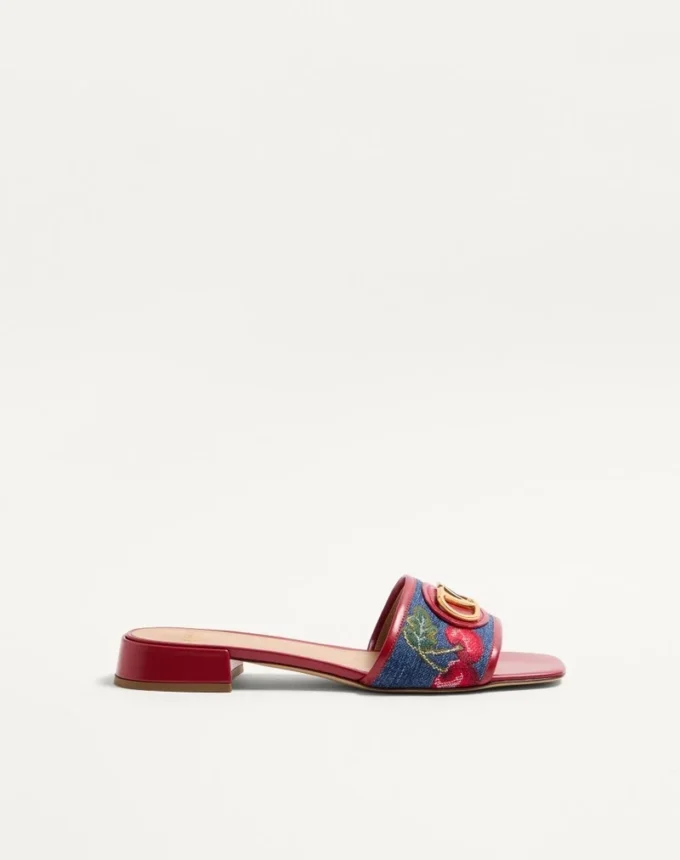 Σανδάλια Vlogo Signature Denim Slide με κεντημένο σχέδιο Cherryfic 20 mm Σανδάλια Vlogo Signature Denim Slide με κεντημένο σχέδιο Cherryfic 20 mm