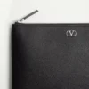 Θήκη Vlogo Signature από δέρμα μοσχαριού με υφή Θήκη Vlogo Signature από δέρμα μοσχαριού με υφή