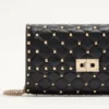 Τσάντα Rockstud Spike Nappa Leather Crossbody Clutch Τσάντα Rockstud Spike Nappa Leather Crossbody Clutch