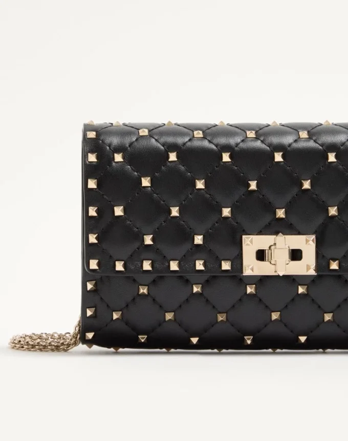 Τσάντα Rockstud Spike Nappa Leather Crossbody Clutch Τσάντα Rockstud Spike Nappa Leather Crossbody Clutch