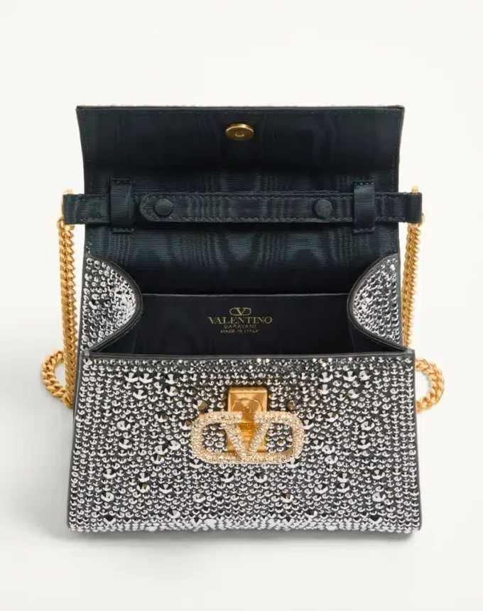 Τσάντα Valentino Garavani Mini Vsling με στρας και λογότυπο με πολύτιμους λίθους Τσάντα Valentino Garavani Mini Vsling με στρας και λογότυπο με πολύτιμους λίθους