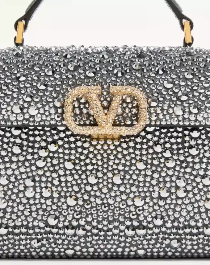 Τσάντα Valentino Garavani Mini Vsling με στρας και λογότυπο με πολύτιμους λίθους Τσάντα Valentino Garavani Mini Vsling με στρας και λογότυπο με πολύτιμους λίθους