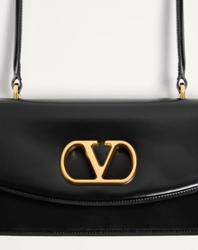 Τσάντα Valentino Garavani Vain με χερούλι από γυαλιστερό δέρμα μοσχαριού Τσάντα Valentino Garavani Vain με χερούλι από γυαλιστερό δέρμα μοσχαριού