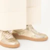 Upvillage Trainer από πλαστικοποιημένο δέρμα μοσχαριού με λωρίδα από δέρμα μοσχαριού Nappa Upvillage Trainer από πλαστικοποιημένο δέρμα μοσχαριού με λωρίδα από δέρμα μοσχαριού Nappa