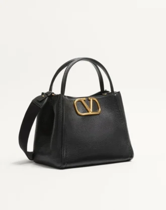 Valentino Garavani Alltime Medium τσάντα χειρός από δέρμα μοσχαριού με κόκκους
