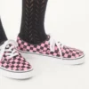 Valentino Garavani και Vans χαμηλά αθλητικά παπούτσια από ύφασμα με τυπωμένο λογότυπο V σε μοτίβο σκακιέρας Valentino Garavani και Vans χαμηλά αθλητικά παπούτσια από ύφασμα με τυπωμένο λογότυπο V σε μοτίβο σκακιέρας