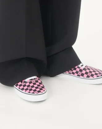 Valentino Garavani και Vans χαμηλά αθλητικά παπούτσια από ύφασμα με τυπωμένο λογότυπο V σε μοτίβο σκακιέρας Valentino Garavani και Vans χαμηλά αθλητικά παπούτσια από ύφασμα με τυπωμένο λογότυπο V σε μοτίβο σκακιέρας