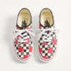 Valentino Garavani και Vans χαμηλά αθλητικά παπούτσια από ύφασμα με τυπωμένο λογότυπο V σε μοτίβο σκακιέρας και λεπτομέρειες με πουά Valentino Garavani και Vans χαμηλά αθλητικά παπούτσια από ύφασμα με τυπωμένο λογότυπο V σε μοτίβο σκακιέρας και λεπτομέρειες με πουά