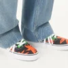 Valentino Garavani και Vans χαμηλά αθλητικά παπούτσια από ύφασμα με τυπωμένο λογότυπο VLogo σε μοτίβο σκακιέρας και τυπωμένα τροπικά φύλλα Valentino Garavani και Vans χαμηλά αθλητικά παπούτσια από ύφασμα με τυπωμένο λογότυπο VLogo σε μοτίβο σκακιέρας και τυπωμένα τροπικά φύλλα