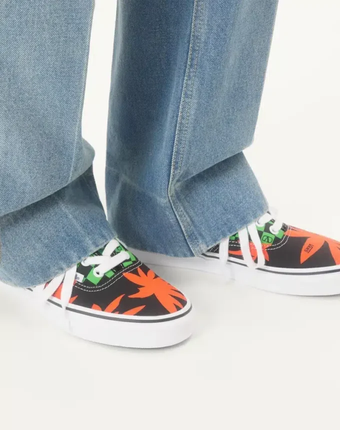 Valentino Garavani και Vans χαμηλά αθλητικά παπούτσια από ύφασμα με τυπωμένο λογότυπο VLogo σε μοτίβο σκακιέρας και τυπωμένα τροπικά φύλλα Valentino Garavani και Vans χαμηλά αθλητικά παπούτσια από ύφασμα με τυπωμένο λογότυπο VLogo σε μοτίβο σκακιέρας και τυπωμένα τροπικά φύλλα