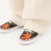 Valentino Garavani και Vans χαμηλά αθλητικά παπούτσια από ύφασμα με τυπωμένο λογότυπο VLogo σε μοτίβο σκακιέρας και τυπωμένα τροπικά φύλλα Valentino Garavani και Vans χαμηλά αθλητικά παπούτσια από ύφασμα με τυπωμένο λογότυπο VLogo σε μοτίβο σκακιέρας και τυπωμένα τροπικά φύλλα