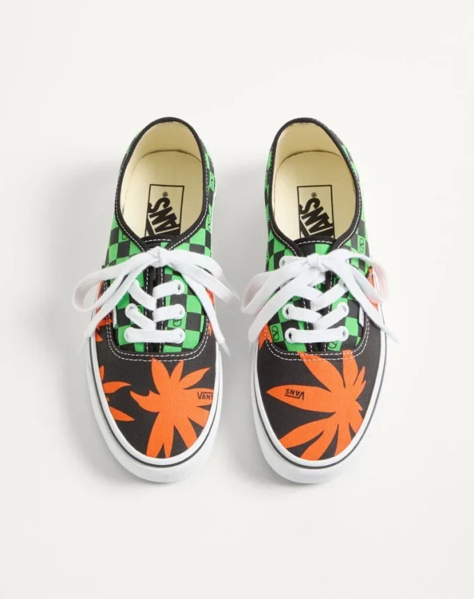 Valentino Garavani και Vans χαμηλά αθλητικά παπούτσια από ύφασμα με τυπωμένο λογότυπο VLogo σε μοτίβο σκακιέρας και τυπωμένα τροπικά φύλλα Valentino Garavani και Vans χαμηλά αθλητικά παπούτσια από ύφασμα με τυπωμένο λογότυπο VLogo σε μοτίβο σκακιέρας και τυπωμένα τροπικά φύλλα