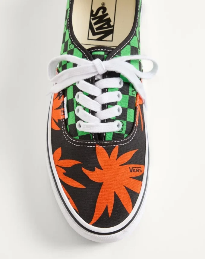 Valentino Garavani και Vans χαμηλά αθλητικά παπούτσια από ύφασμα με τυπωμένο λογότυπο VLogo σε μοτίβο σκακιέρας και τυπωμένα τροπικά φύλλα Valentino Garavani και Vans χαμηλά αθλητικά παπούτσια από ύφασμα με τυπωμένο λογότυπο VLogo σε μοτίβο σκακιέρας και τυπωμένα τροπικά φύλλα