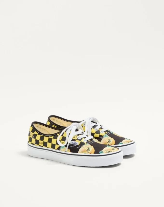 Valentino Garavani και Vans χαμηλά αθλητικά παπούτσια από ύφασμα με VLogo Checkerboard Print και Le Chat De La Maison Print Valentino Garavani και Vans χαμηλά αθλητικά παπούτσια από ύφασμα με VLogo Checkerboard Print και Le Chat De La Maison Print