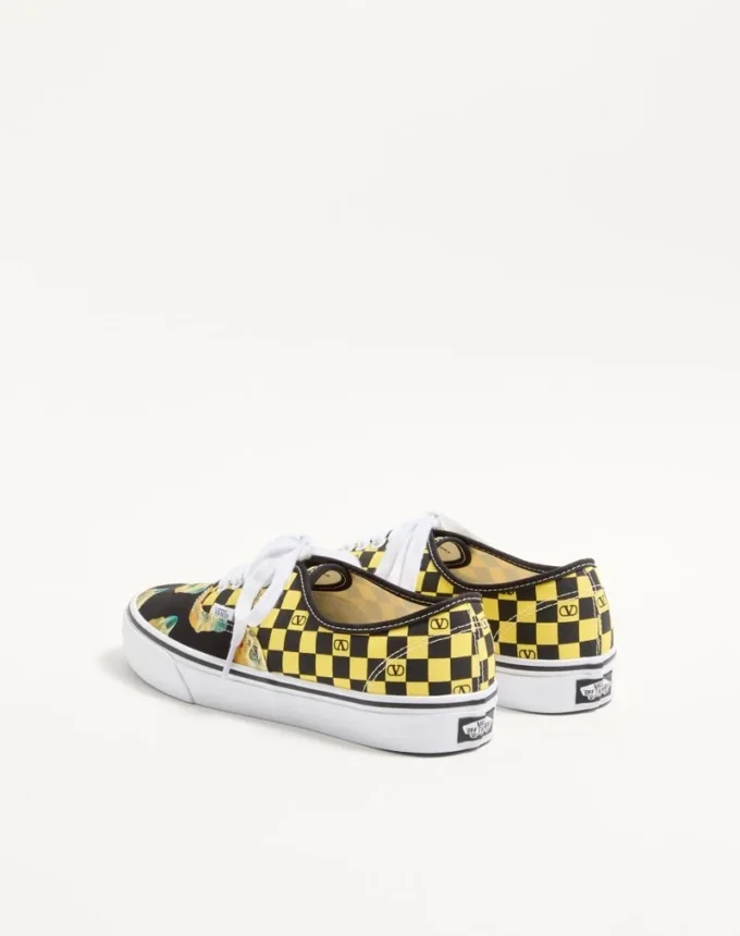 Valentino Garavani και Vans χαμηλά αθλητικά παπούτσια από ύφασμα με VLogo Checkerboard Print και Le Chat De La Maison Print Valentino Garavani και Vans χαμηλά αθλητικά παπούτσια από ύφασμα με VLogo Checkerboard Print και Le Chat De La Maison Print
