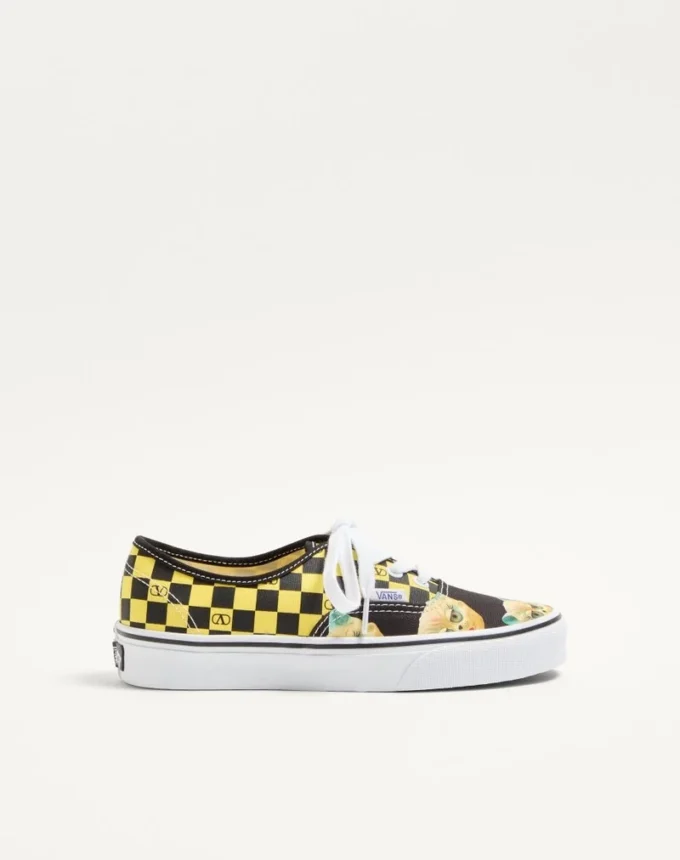 Valentino Garavani και Vans χαμηλά αθλητικά παπούτσια από ύφασμα με VLogo Checkerboard Print και Le Chat De La Maison Print Valentino Garavani και Vans χαμηλά αθλητικά παπούτσια από ύφασμα με VLogo Checkerboard Print και Le Chat De La Maison Print