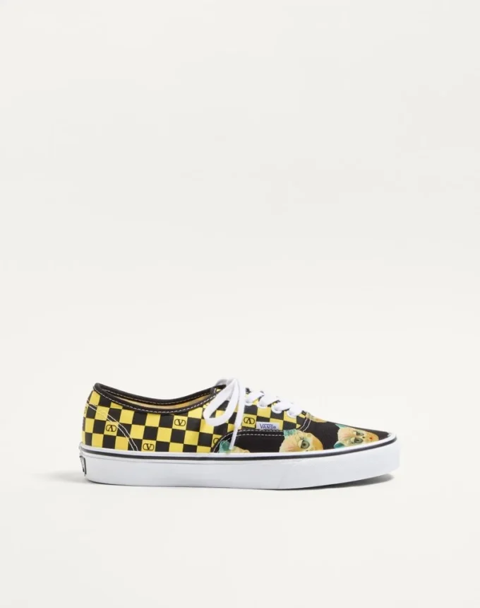 Valentino Garavani και Vans χαμηλά αθλητικά παπούτσια από ύφασμα με VLogo Checkerboard Print και Le Chat De La Maison Print Valentino Garavani και Vans χαμηλά αθλητικά παπούτσια από ύφασμα με VLogo Checkerboard Print και Le Chat De La Maison Print