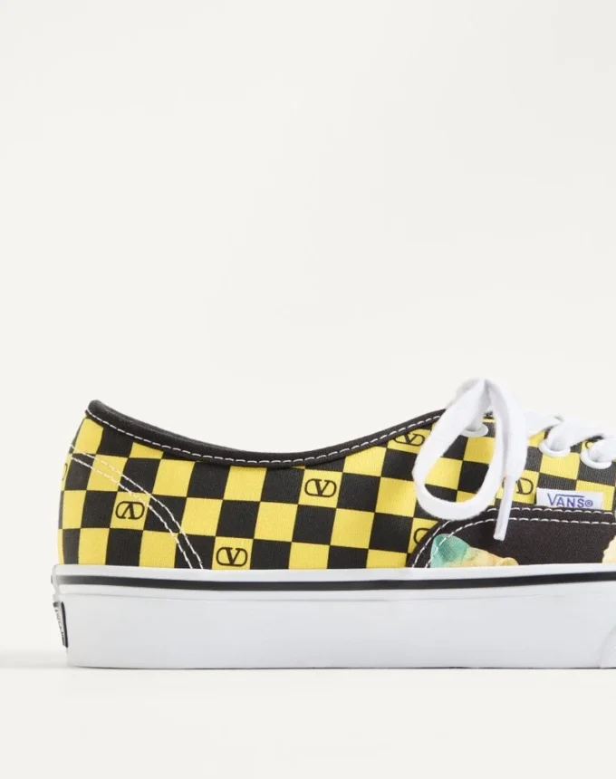 Valentino Garavani και Vans χαμηλά αθλητικά παπούτσια από ύφασμα με VLogo Checkerboard Print και Le Chat De La Maison Print Valentino Garavani και Vans χαμηλά αθλητικά παπούτσια από ύφασμα με VLogo Checkerboard Print και Le Chat De La Maison Print