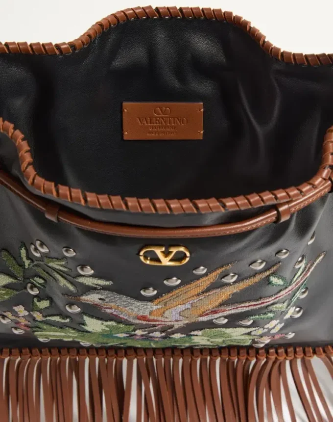 Valentino Garavani Nellcôte Alice Τσάντα με κεντήματα και κρόσσια Valentino Garavani Nellcôte Alice Τσάντα με κεντήματα και κρόσσια