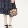 Valentino Garavani Nellcôte Μίνι τσάντα για ψώνια με κεντήματα Valentino Garavani Nellcôte Μίνι τσάντα για ψώνια με κεντήματα