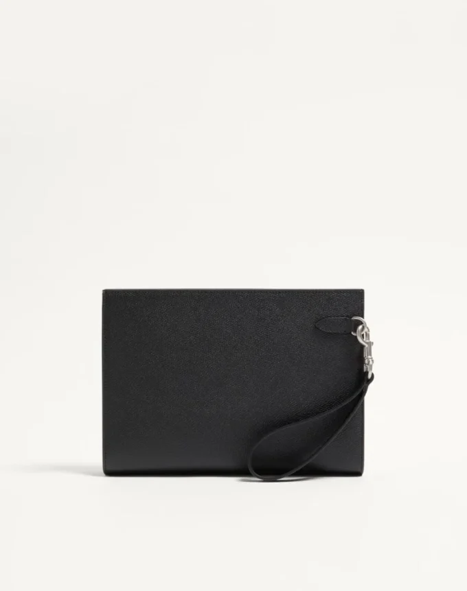 Valentino Garavani Vlogo Signature Grainy Calfskin Pouch Valentino Garavani Vlogo Signature Grainy Calfskin Pouch