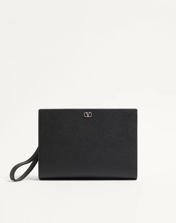 Valentino Garavani Vlogo Signature Grainy Calfskin Pouch Valentino Garavani Vlogo Signature Grainy Calfskin Pouch