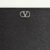 Valentino Garavani Vlogo Signature Grainy Calfskin Pouch Valentino Garavani Vlogo Signature Grainy Calfskin Pouch