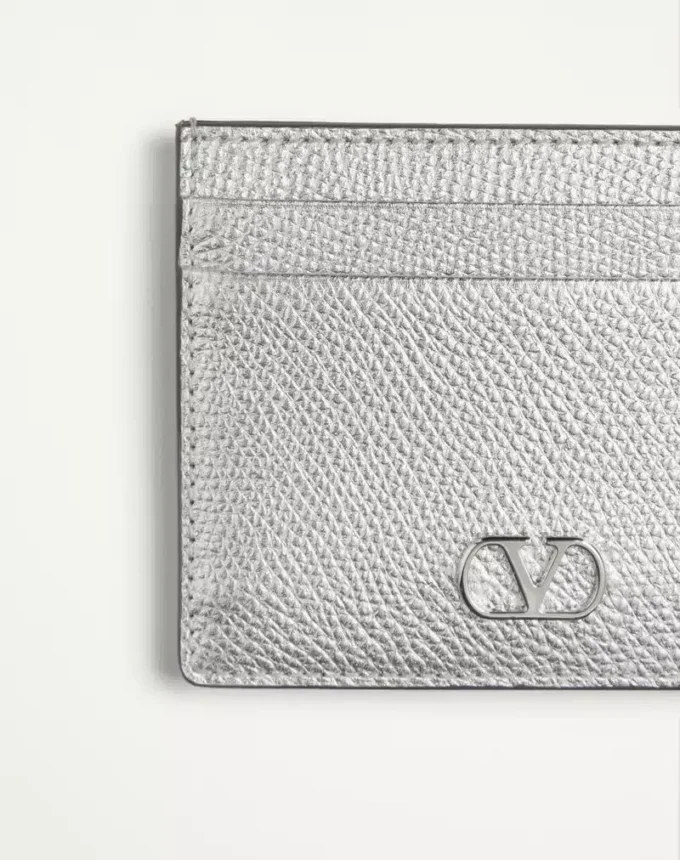 VLogo Signature Cardholder από πλαστικοποιημένο δέρμα μοσχαριού VLogo Signature Cardholder από πλαστικοποιημένο δέρμα μοσχαριού