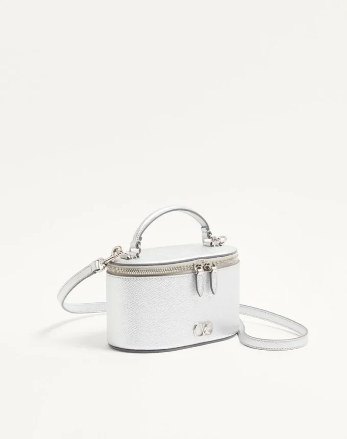 VLogo Signature Mini Vanity Bag από πλαστικοποιημένο δέρμα μοσχαριού VLogo Signature Mini Vanity Bag από πλαστικοποιημένο δέρμα μοσχαριού