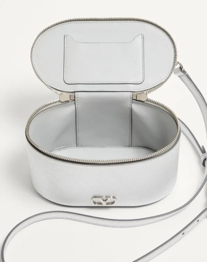 VLogo Signature Mini Vanity Bag από πλαστικοποιημένο δέρμα μοσχαριού VLogo Signature Mini Vanity Bag από πλαστικοποιημένο δέρμα μοσχαριού