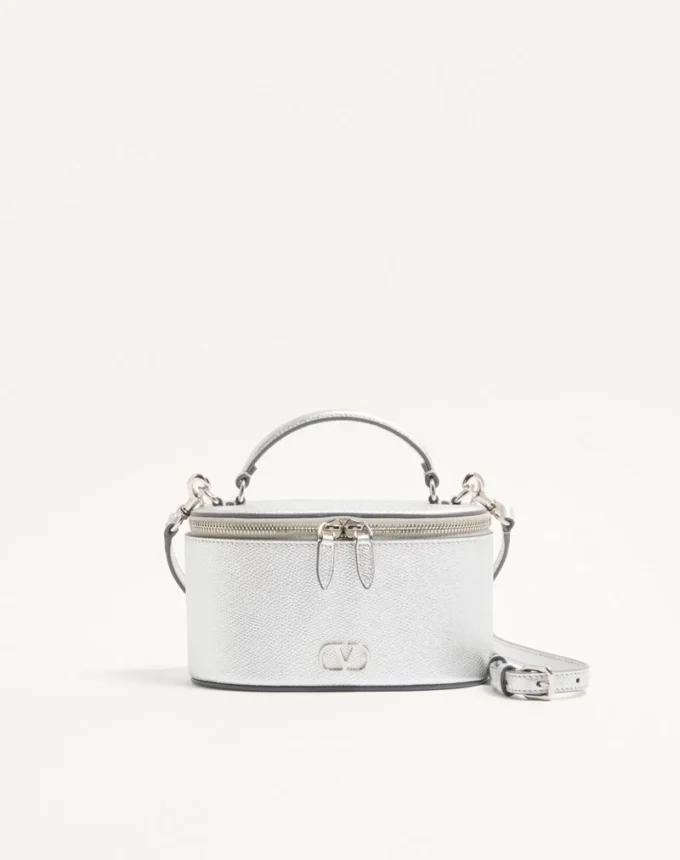 VLogo Signature Mini Vanity Bag από πλαστικοποιημένο δέρμα μοσχαριού VLogo Signature Mini Vanity Bag από πλαστικοποιημένο δέρμα μοσχαριού